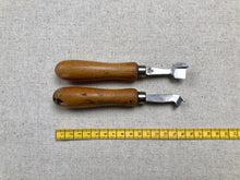 Load image into Gallery viewer, Feathering and welt knife by Don Carlos No.2
