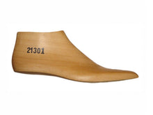 Load image into Gallery viewer, Wooden Beatles boot last 21301 for bespoke shoemaking
