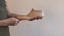 Load and play video in Gallery viewer, Wooden shoe last 18100 for bespoke shoemaking, 25 mm

