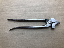Load image into Gallery viewer, z E.A.Berg lasting pliers 502
