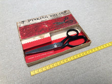 Load image into Gallery viewer, z Pinking shears 7 inch in original packaging
