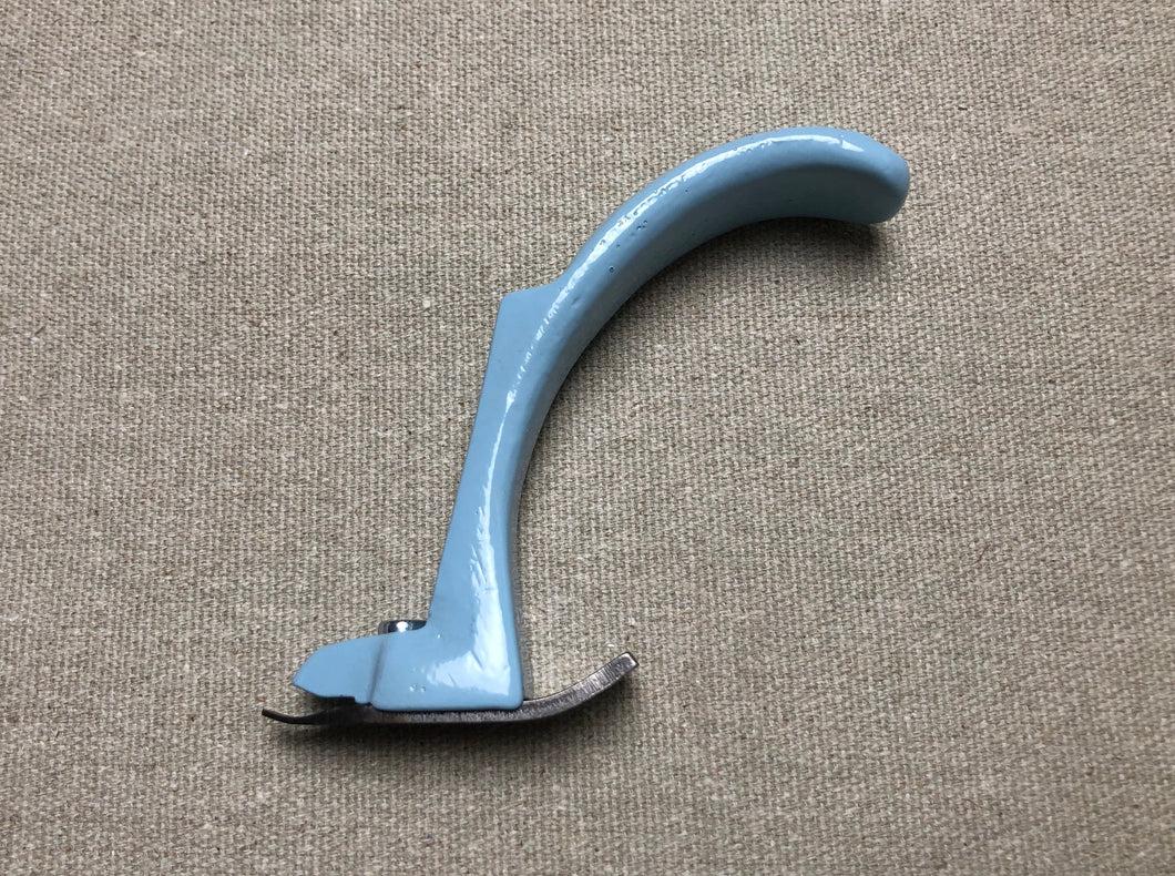 Staple remover, lifter for shoemaking