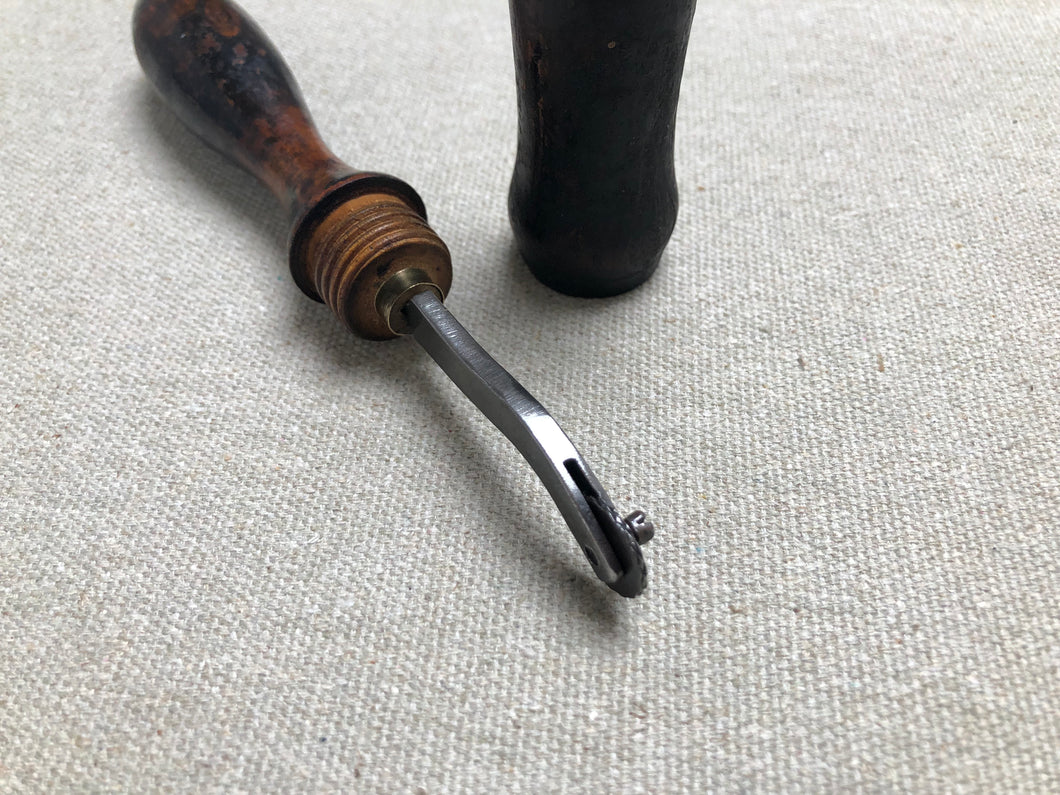 x Pattern wheel in handle with cap